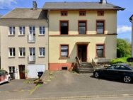 Das ehemalige Pfarrhaus in Morbach-Rapperath bietet Platz für 5 Wohneinheiten am Dhronbach - Morbach