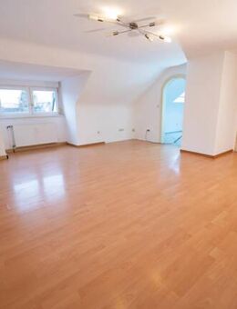 4 Zi. Dachgeschoss-Wohnung in Nürnberg-Großreuth, 2. OG mit Garage, Stellplatz und Gartenmitnutzung - Nürnberg