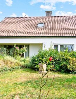 Freistehendes Einfamilienhaus mit großem Garten in zentraler Lage von Wolfschlugen - Wolfschlugen