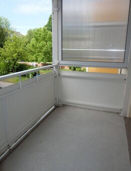 Geräumige 3-RW mit Balkon und Eckbadewanne sucht Sie - Chemnitz