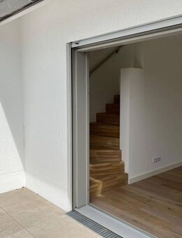 2 1/2 Zimmer Dachgeschosstraum mit Südausrichtung im Würmtal - mit niedrigen Nebenkosten - München