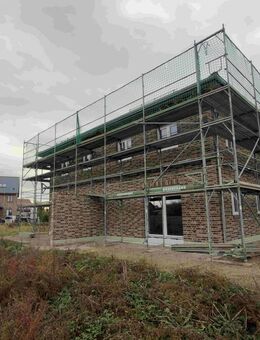 Neubau - Wohnen auf dem Land: Doppelhaushälfte mit Carport und Schuppen in Seestermühe - Seestermühe