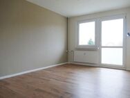 2-Zimmer-Wohnung mit Balkon, Laminat, Bad mit Fenster...! - Neustadt (Sachsen)