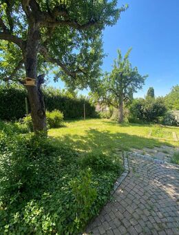 Charmante Doppelhaushälfte mit Garage, Garten, Terrasse und viel Stauraum in Bretten zu verkaufen! - Bretten