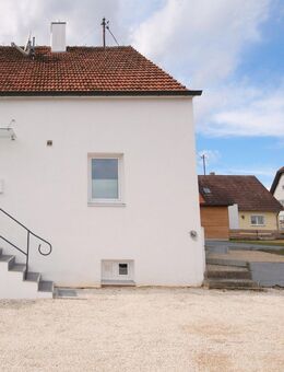Charmante Doppelhaushälfte mit Terrasse und pflegeleichtem Garten - Riesbürg