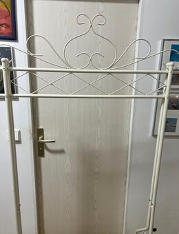 schöne weiße (cremeweiß) Kleiderstange 92 x 173 x 41 cm - Berlin