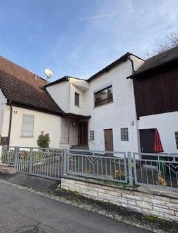 Buttenheim: Wohnhaus (ehem. Bauernhaus) mit Scheune - Buttenheim