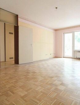 Lage trifft Substanz: Charmante 3,5-Zimmer-Wohnung mit TG-Stellplatz in Wiesbaden-Nordenstadt - Wiesbaden
