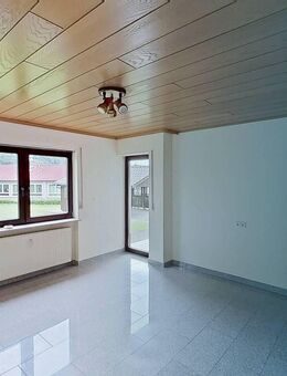 Renovierte 3-Zimmer-Erdgeschosswohnung mit Terrasse und Garten - Freisen