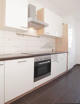 !! Frisch gestrichen !! Tolle 3 Raum CITY-Wohnung mit Einbauküche und PKW-Stellplatz am Brühl - Chemnitz