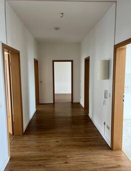 ** Große Drei-Zimmerwohnung mit Balkon und Blick über die Stadt ** - Bischofswerda