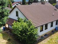 Einfamilienhaus mit großem Grundstück (722m²) und Ausbaupotential in Möhrendorf (Kleinseebach) - Möhrendorf