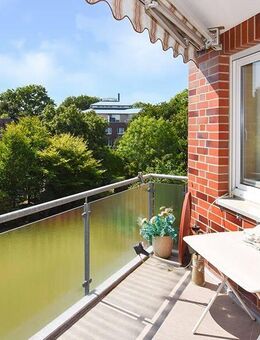 Gepflegte Wohnung mit hochwertiger Einbauküche, Aufzug und Balkon in gesuchter Lage von Langenhagen - Langenhagen