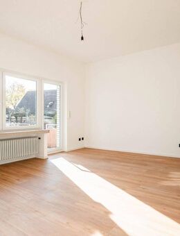 KEINE KÄUFERPROVISION Sanierte Erdgeschosswohnung mit Terrasse und Garage in Bielefeld Brackwede - Bielefeld