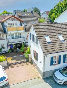 Mehrgenerationenhaus! Einfamilienhaus und 2-Familienhaus auf einem Grundstück! - Eschborn