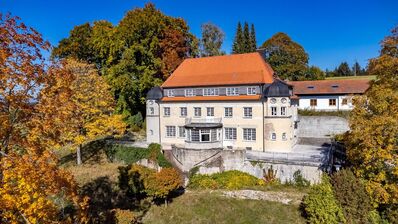 Denkmalgeschützte Jugendstil-Villa mit Nebenhaus und privatem Seegrundstück