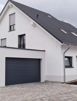 Einziehen und Wohlfühlen - Lichtdurchflutetes Wohnhaus, Neubau 2023, in idyllischer Stadtrandlage - Homburg