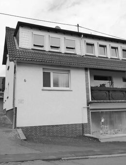 Gepflegtes Wohn- und Geschäftshaus mit zwei Wohneinheiten und Ladeneinheit in zentraler Lage! - Birstein