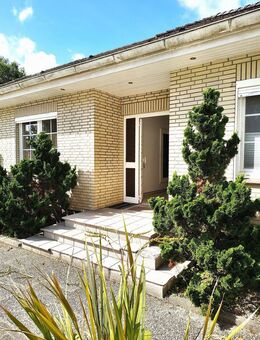 Schöne 4-Zimmer-Wohnung im Erdgeschoss mit großer Terrasse und Garten - Hechthausen