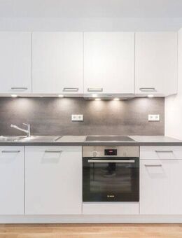 Stilvolle Wohlfühloase mit Balkon und neuer Einbauküche - großzügig, lichtdurchflutet, modern - Frankfurt (Main)