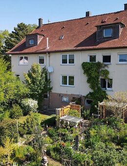 Attraktives Wohnhaus mit Gartenparadies . ideal für Generationenwohnen / Mieteinnahmen . - Bitz