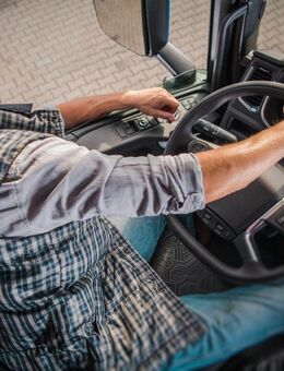 → LKW-Fahrer (m/w/d) 12 Tonner mit CE Führerschein – Vollzeit ← - Kaltenkirchen