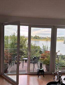 3 Zimmer mit 3 Balkonen und unverbautem Rheinblick - Neuss