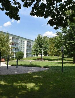 Schicke 2-Raum-Wohnung mit Badewanne und Balkon. - Klingenberg