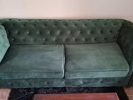 klassische Chesterfield Couch, jägergrün, Samtbezug - Hirschfeld (Hunsrück)