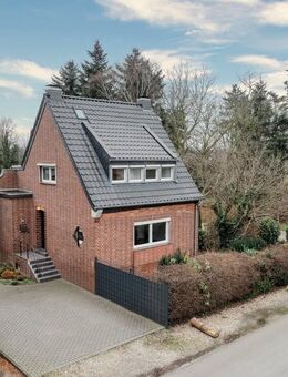 Freistehendes Haus mit Einliegerwohnung im Anbau und großem Grundstück in Krefeld-Fischeln! - Krefeld