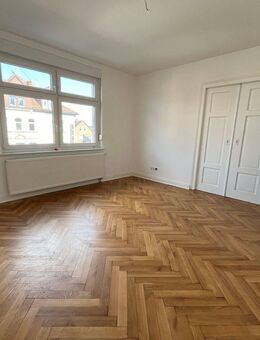 Erstbezug nach Sanierung! Große 4-Zimmerwohnung mit Dachterrasse in Neustadt! - Neustadt (Coburg)