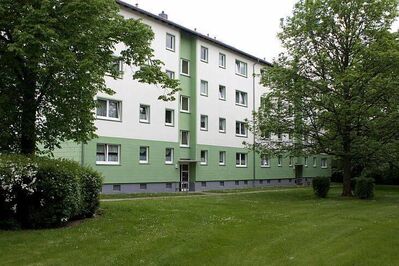 + 3 Zimmer mit Balkon +