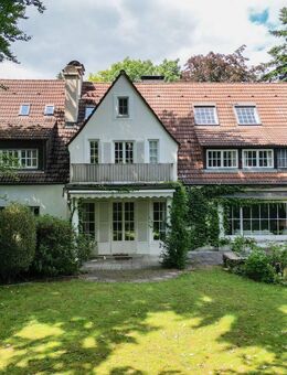 Ensemble-Villa mit besonderem Garten in absoluter Bestlage - München