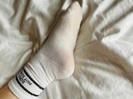 Yogalehrerin - Getragene Socken beim Yoga - Lübbecke