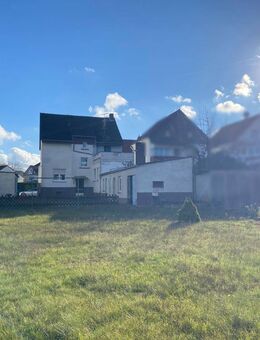 Ein- bis Zweifamilienhaus mit Ausbaupotenzial und großem Grundstück - Messel