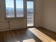Lichtdurchflutende 4 Zimmer Wohnung mit Balkon - Pforzheim