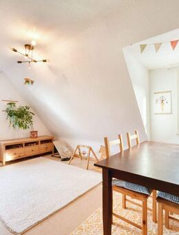 +++ Gemütlich im Dachgeschoss - Linoleumboden - ruhig & zentrumsnah - EBK- & Möbel-Übernahme möglich - inkl. Gartenan... - Korntal-Münchingen