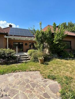 Exklusiver, großer Walmdachbungalow mit herrlichem Garten, großer Terrasse & Garage in ruhiger Lage! - Kerpen (Kolpingstadt)