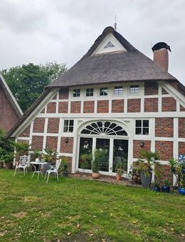 Reetdach-Romantik trifft Weitblick - ein Anwesen mit Charakter und Potenzial - Ovelgönne