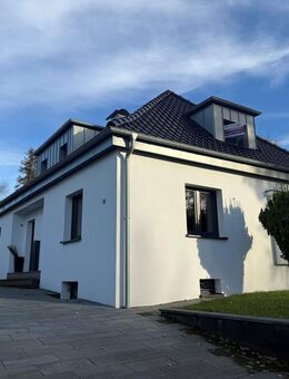 Exklusives Wohnerlebnis - kernsaniertes Einfamilienhaus mit großzügigem Garten und eleganten Details - Lohmar