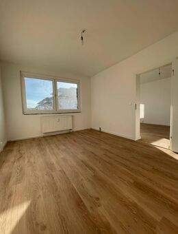 Treuenbrietzen: Albert-Schweitzer-Str.: sanierte 4 Zimmer-Wohnung mit ca. 73 m² per SOFORT frei - Treuenbrietzen