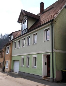 Einfamilienhaus mit Einliegerwohnung, Garage und Garten - Oberndorf (Neckar)