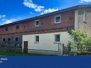 Wohnhaus mit großzügigem Stall- und Scheunenteil sowie Ausbaumöglichkeit im Dachgeschoss - Britz