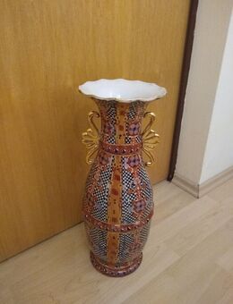 Vase, chinesisches Porzellan Bodenvase, handbemalt mit goldfarbenen Henkeln - Bibertal