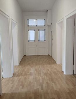 Charmante Altbauwohnung in zentraler Lage von Hameln - großzügiger Raum und historische Eleganz. - Hameln