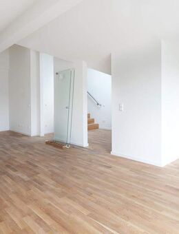 *Neubau-Erstbezug! Außergewöhnliche 2-Zi.-DG-Wohnung mit Balkon und TG-Stellplatz in der Fasanerie* - München