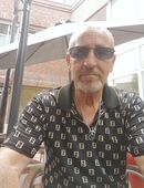 Eine Frau passenden Alters in 49401