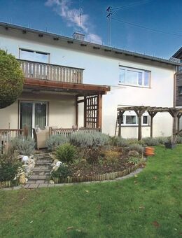 Sonnig gelegenes Zweifamilienhaus mit großem Garten und vielen Nutzungsoptionen - Vaterstetten