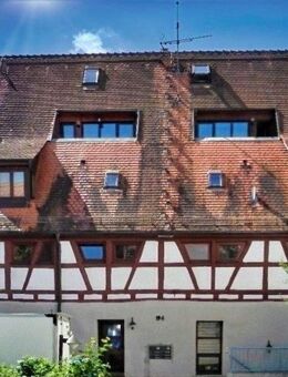 Helle 3,5 Zimmer-Wohnung in einem bezaubernden Fachwerkhaus mit Balkon und Stellplatz in Leonberg - Leonberg (Baden-Württemberg)