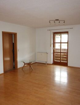 Attraktive 3-Zi-Wohnung mit zwei Balkonen in ruhiger Siedlungslage - Hengersberg